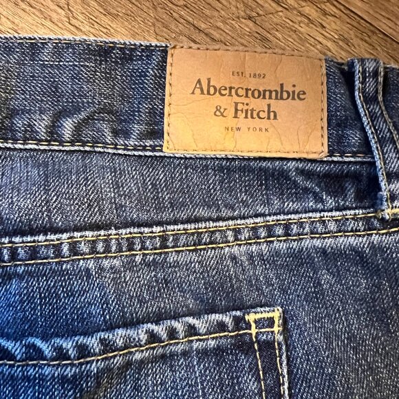 Abercrombie & Fitch - Picture 4 of 4